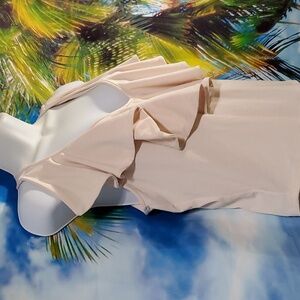 CHROMA TALE Ruffle Vneck top size L